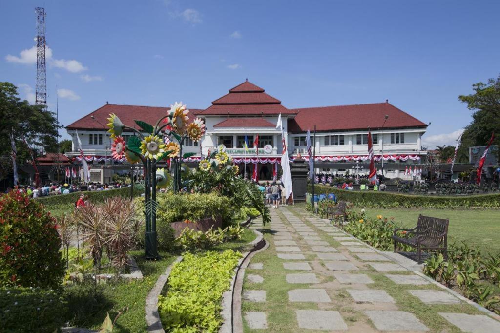 Sawojajar Inn Malang Exterior foto