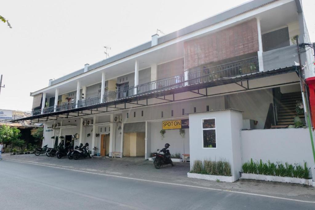 Sawojajar Inn Malang Exterior foto